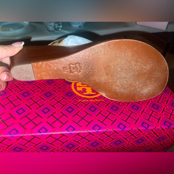 Semi used Tory Burch sandals - Picture 2 of 4